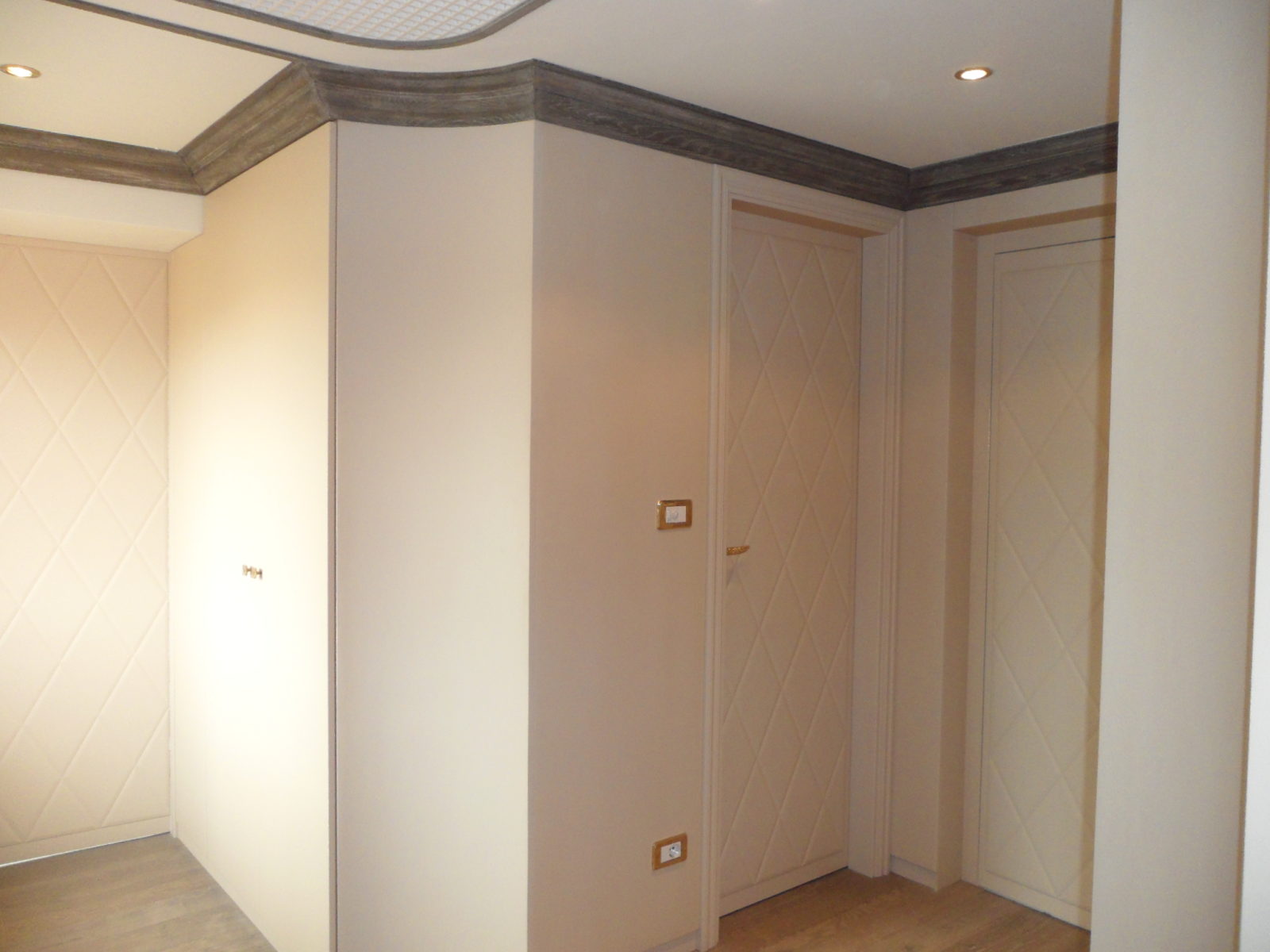 Falegnameria Flenghi – Arredo – Porte e cornicione soffitto (1)